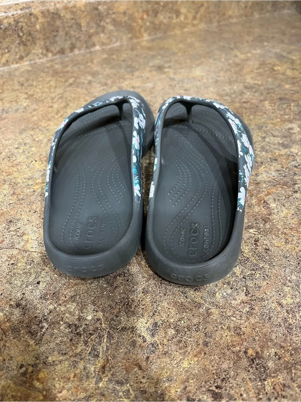 Crocs Kadee II Printed Floral Flip Flops Women’s 9 W9 Black Flower Sandals DESCR